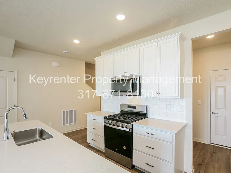 9738 Behner Dr — Photo 11