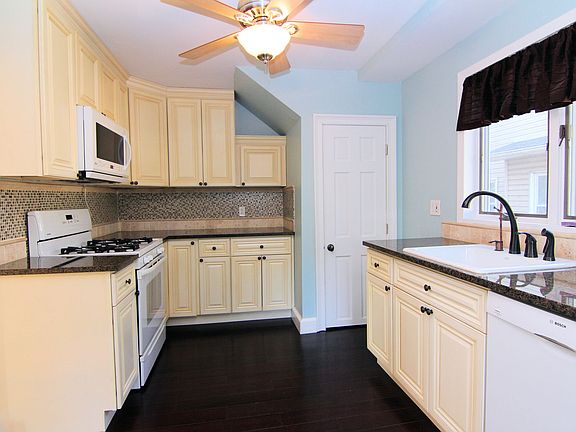 5th image of 2086 Waltoffer Ave