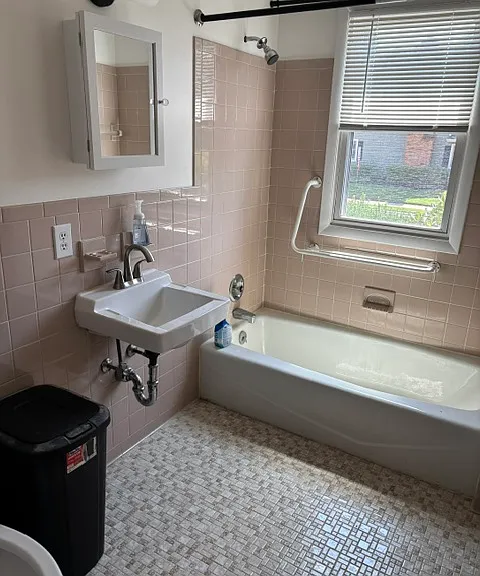 1310 Capitol Ave #B — Photo 3