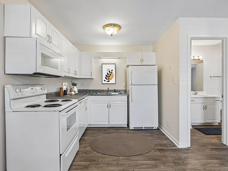 One Bedroom - 1 Bed / 1 Bath - 800 Sq.Ft.