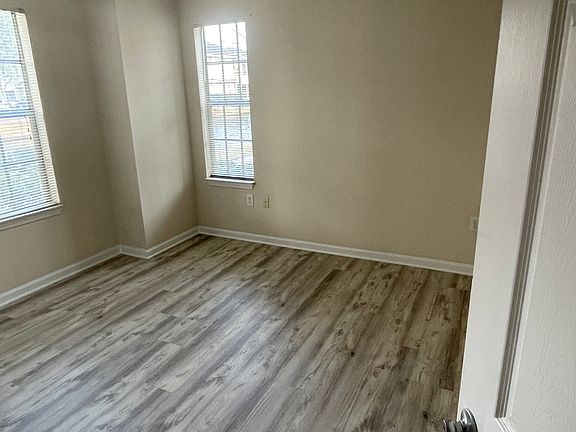 3rd image of 10075 Gate Pkwy #1008