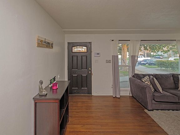 5th image of 2924 N Sierra Way