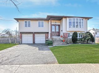 2872 Beach Dr, Merrick, NY 11566