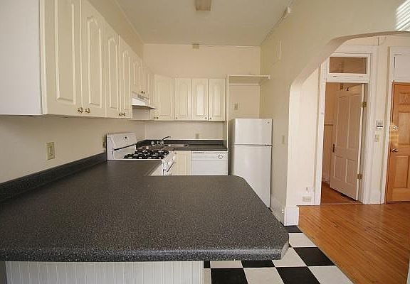 5th image of 1238 E Brady St APT 1