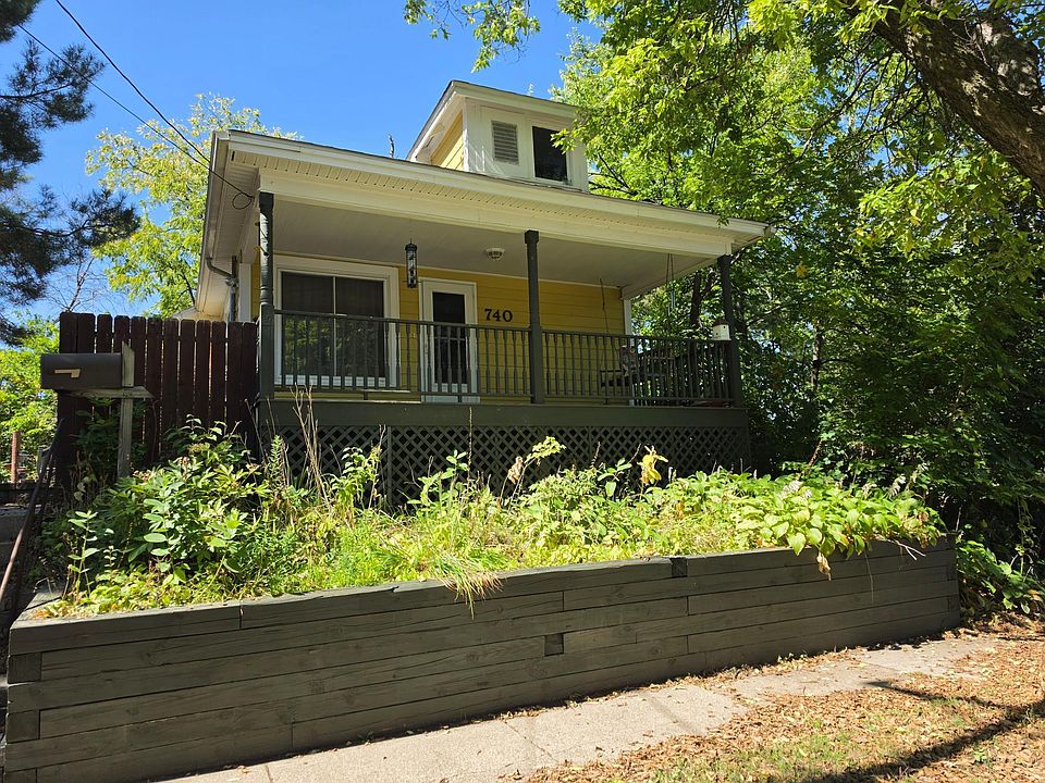 1st image of 740 37th Ave NE