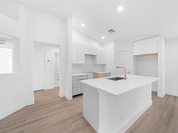 3rd image of 4004 17th ST SW