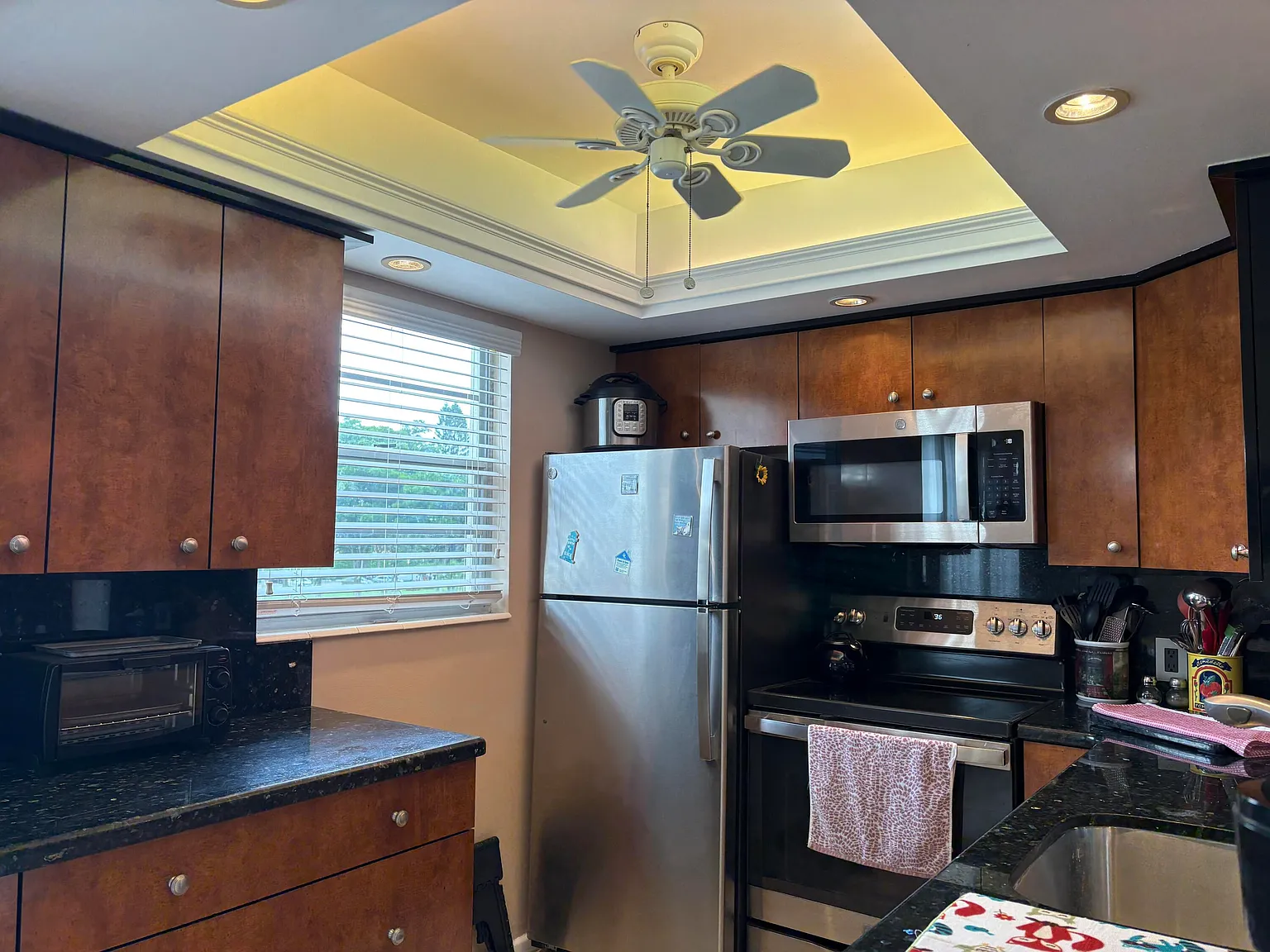 2 bed, 1.5 bath, 835 sqft, $3,000 — Photo 3