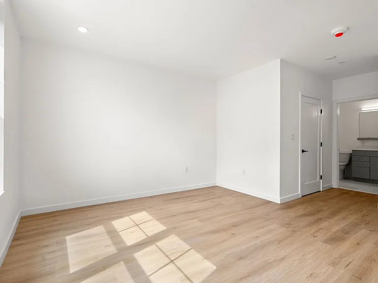 40 Centre — Photo 15