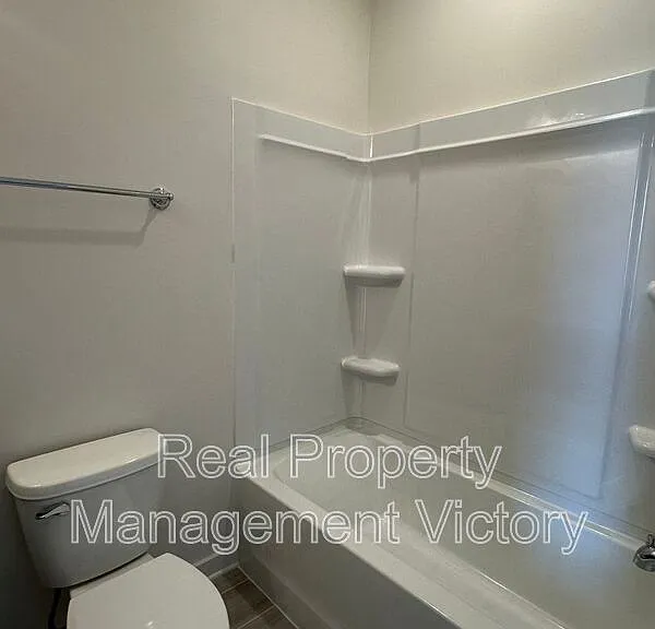 1108 Windsor Sq — Photo 15