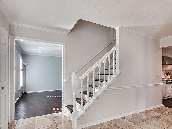 2nd image of 32687 Springside Ln