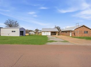 1013 W 3rd St, Sayre, OK 73662
