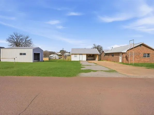 1013 W 3rd St, Sayre, OK 73662