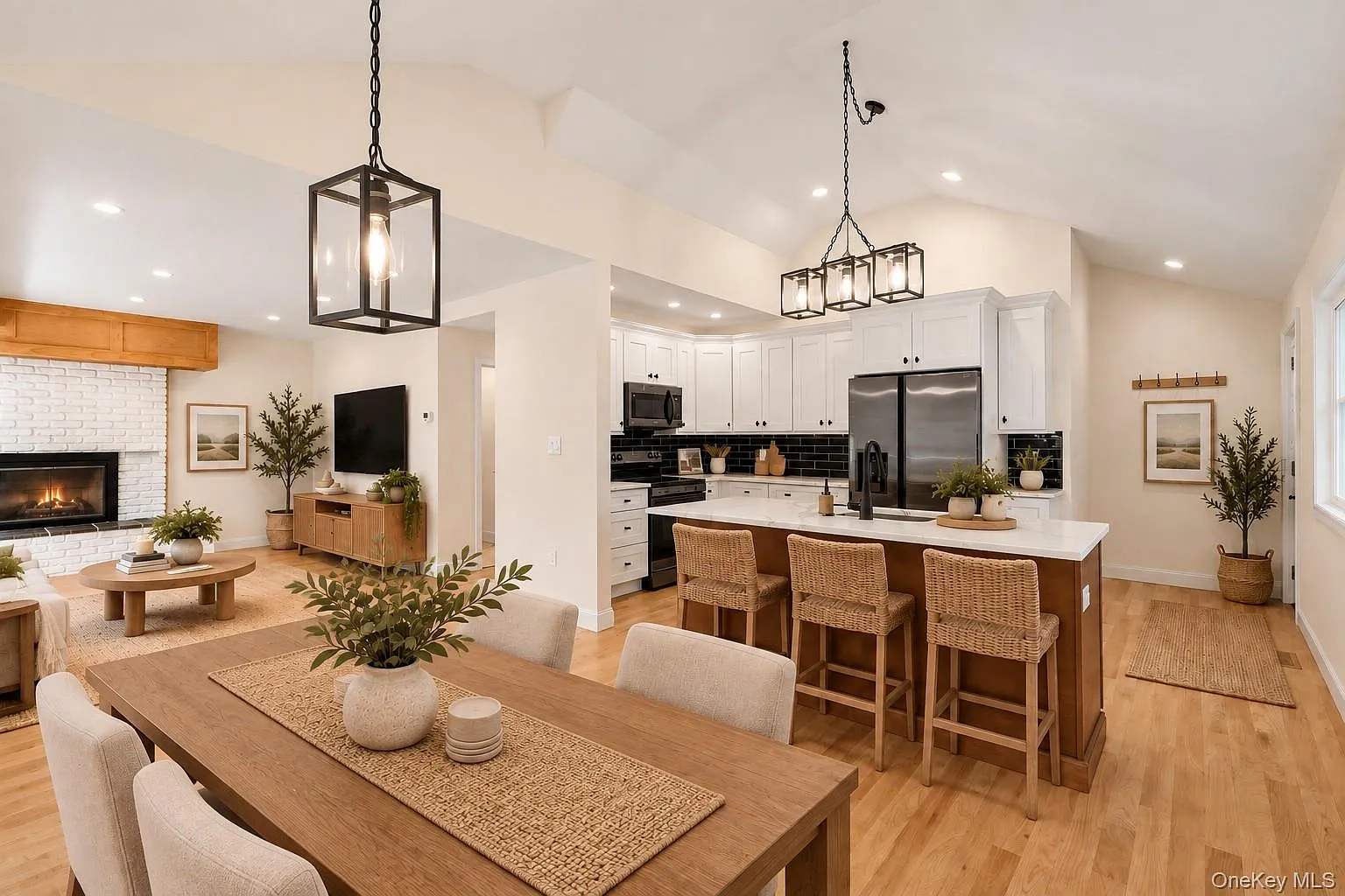 2 bed, 1.0 bath, 1104 sqft, $3,400 — Photo 4
