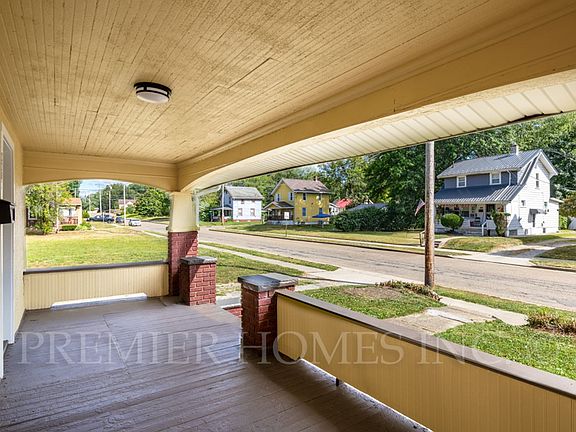 3rd image of 2207 4th St NE