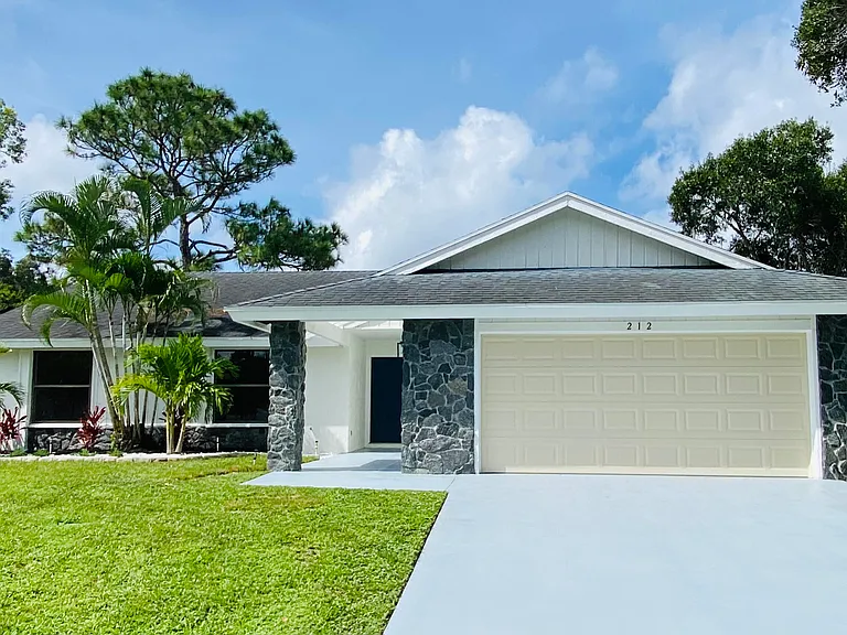 212 Trace Ct — Photo 1