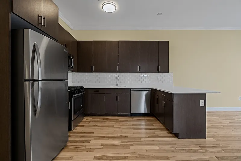 2 bed, 1.0 bath, $3,000 — Photo 2