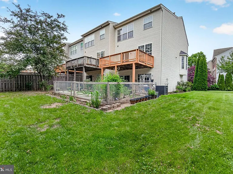 2572 Carrington Way — Photo 34