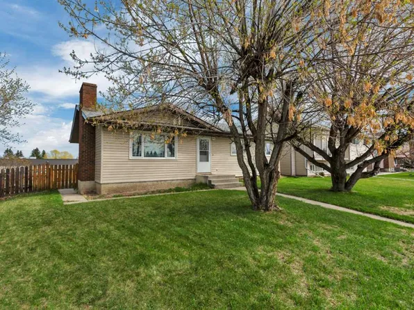 5728 57th St, Rocky Mountain House, AB T4T 1H8