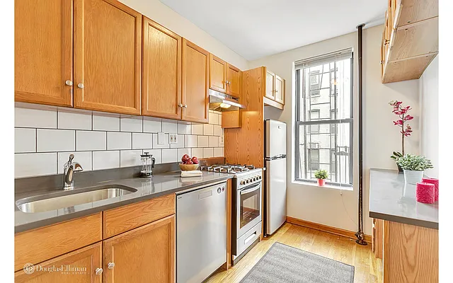 Rented by Douglas Elliman | media 9