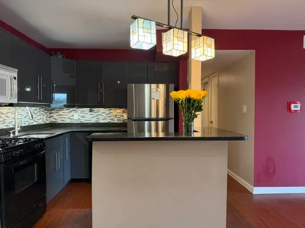 9840 S Pulaski Rd #2114, Oak Lawn, IL 60453