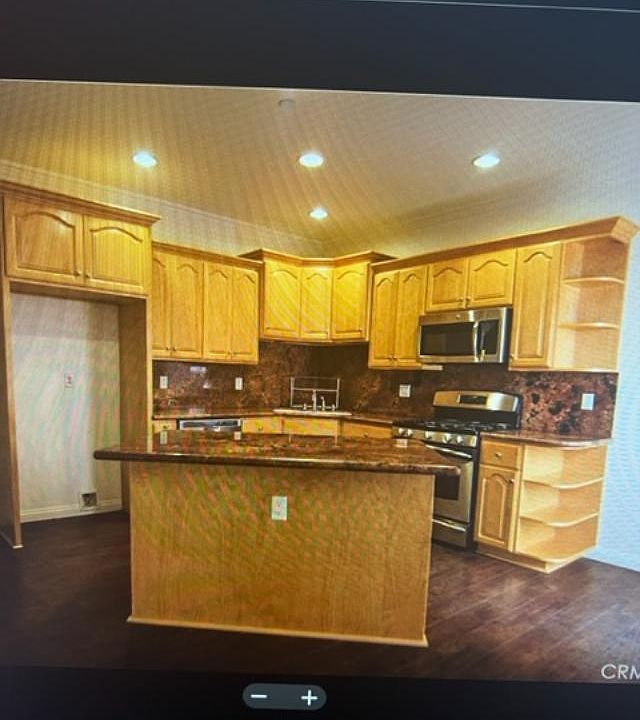 1st image of 17311 Chatsworth St Unit 6