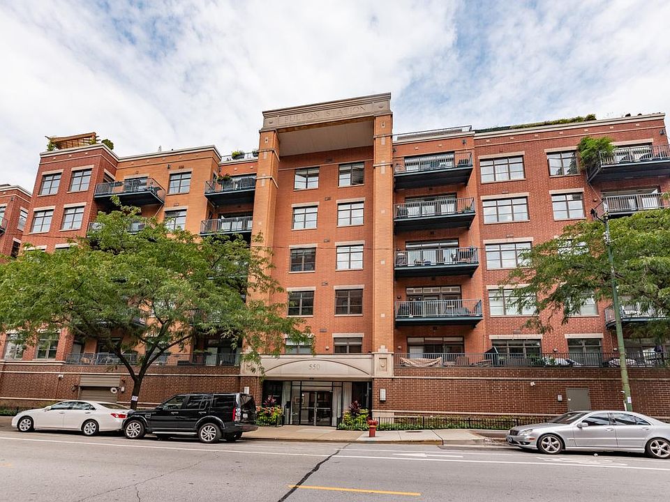 1st image of 550 W Fulton St APT 604