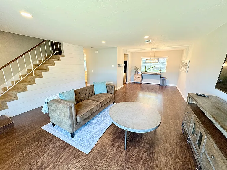 2035 Grove Ave — Photo 3