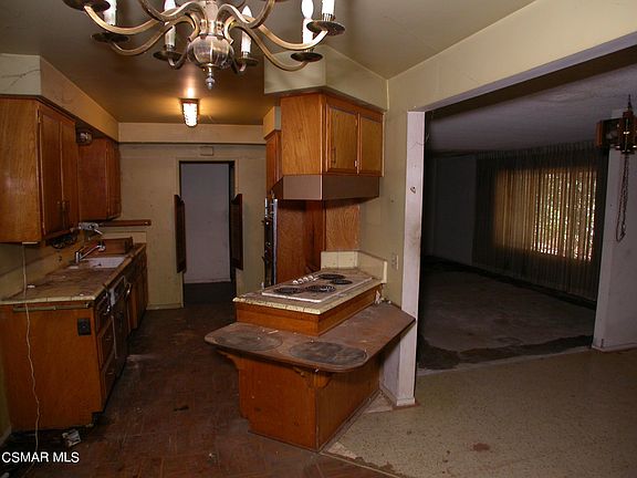 5th image of 23716 Calvert St