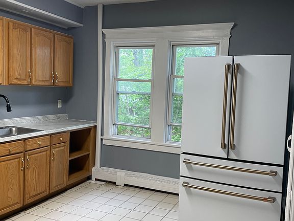 4th image of 256 Buffalo Ave