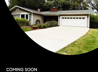 7 E Beechwood Ct, Buffalo Grove, IL 60089