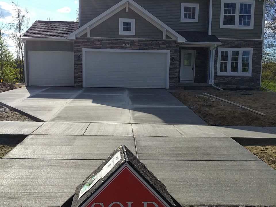 1st image of 742 Autumn Valley Dr
