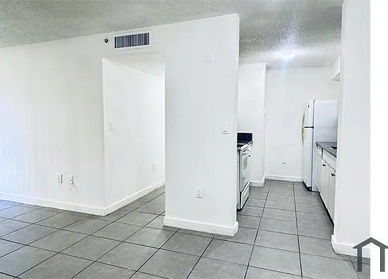 2 bed, 700 sqft, $2,500 — Photo 4