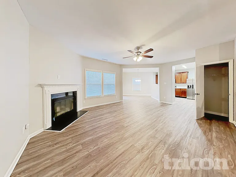 807 Chastain Ave — Photo 3