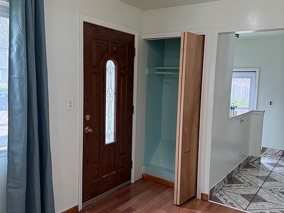 4th image of 2560 Waltz Ave