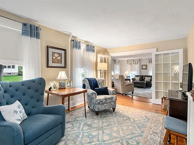 3 bed, $2,900 — Photo 2