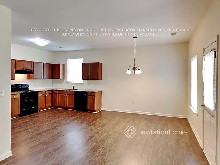 798 Rockingham Dr — Photo 6