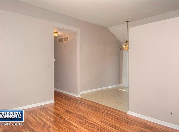 5th image of 2240 Applewood Ln