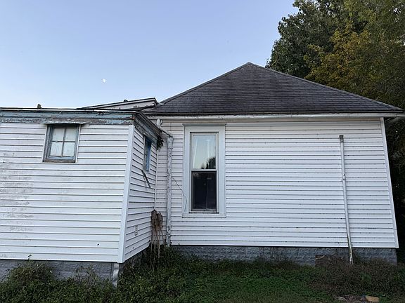 4th image of 318 Harold St
