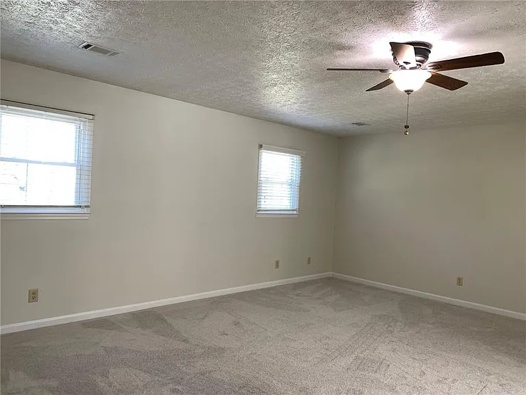 4536 Woodlawn Lake Dr — Photo 26