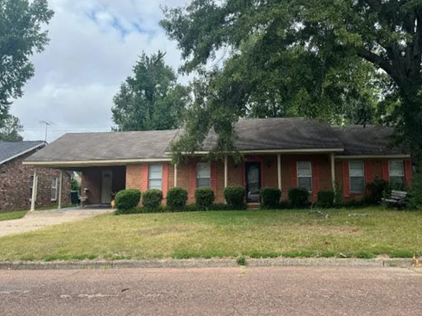 226 Meadow Dr, Columbus, MS 39702