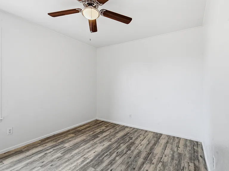 3811 Cedar Spring Dr — Photo 18