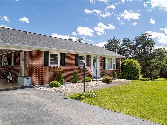 2nd image of 160 Mountain View Dr