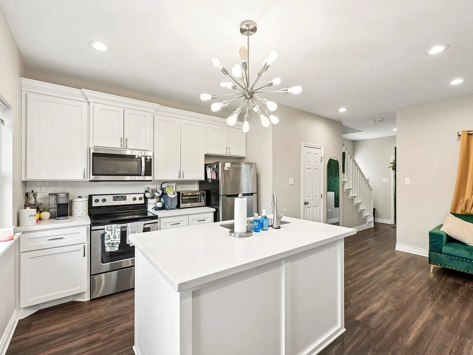 3 bed, 1.5 bath, 1037 sqft, $1,850 — Photo 4