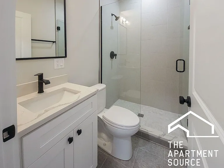 2020 W Montrose Ave #2C — Photo 7