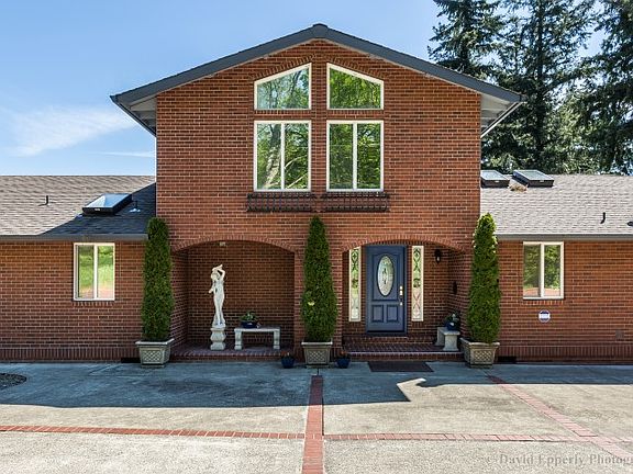 Courtyard / South Side 