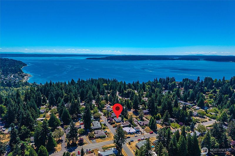 3rd image of 16821 19th Avenue SW