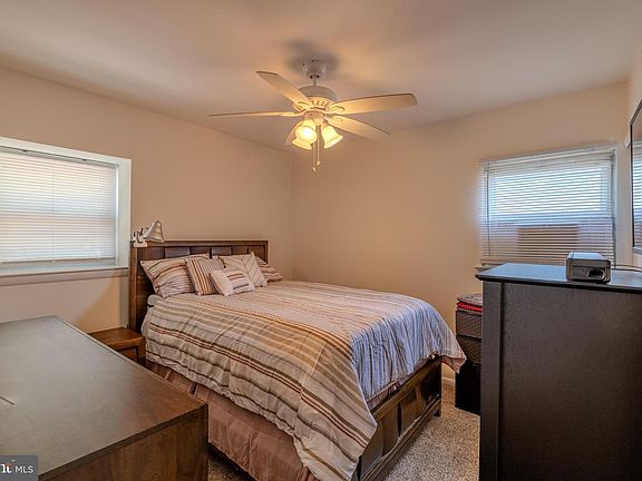 5th image of 1706 N Hills Dr