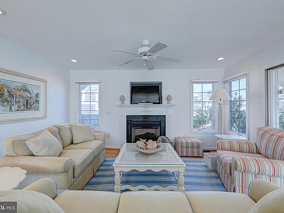4th image of 108 Parkwood St