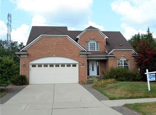 21720 Barrington Dr, Woodhaven, MI 48183