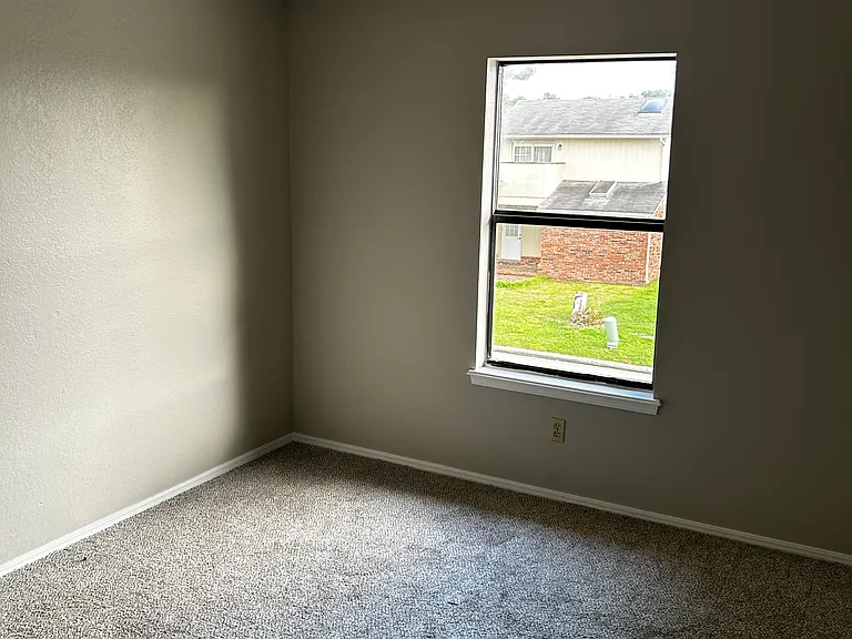12923 E 28th Pl — Photo 11